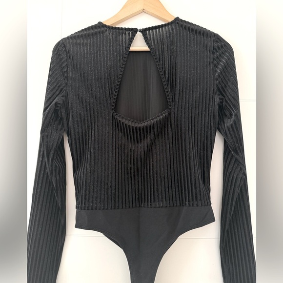 Guess Shimmer & Ribbed Open Back Bodysuit, size medium. - Picture 7 of 8